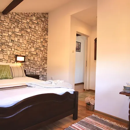 게스트하우스 Iliikova House 3*