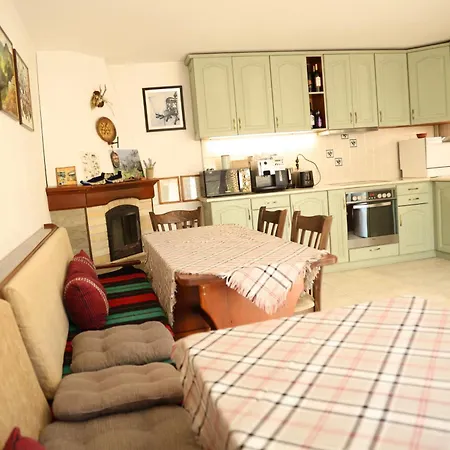 Iliikova House 3* 칼로페르