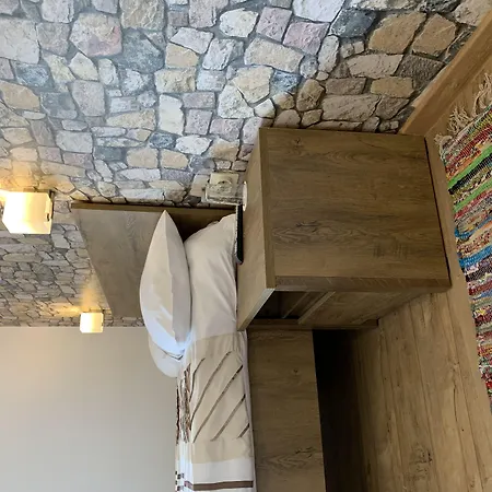 게스트하우스 Iliikova House 3*